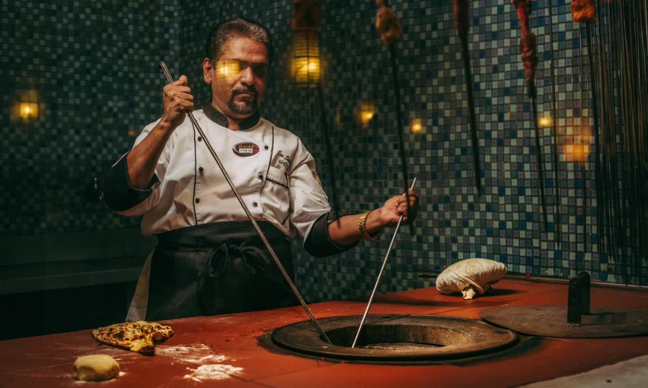 Swahili Beach Diani Beach Exterior foto Chef preparing food in a tandoor